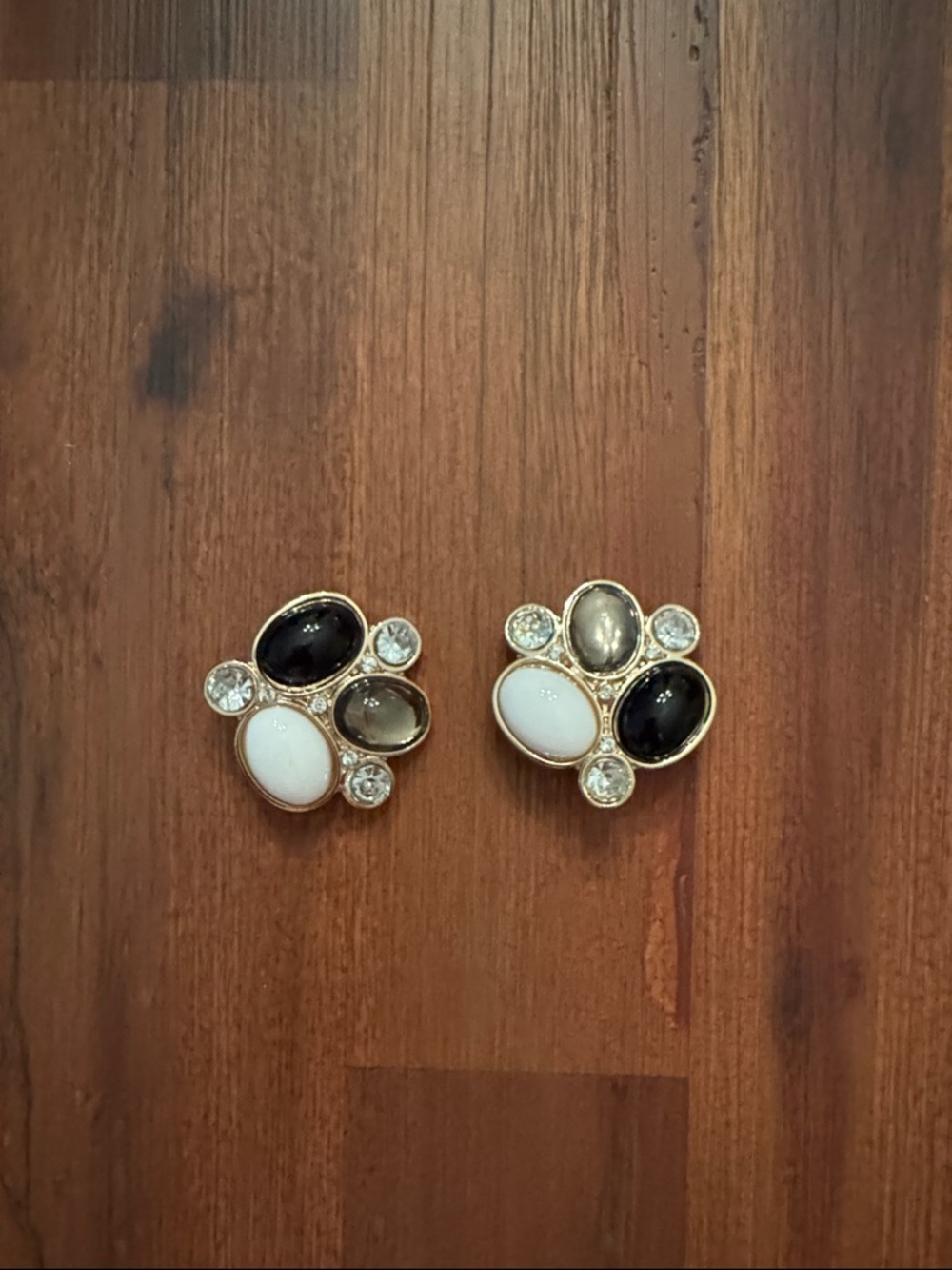 Lindsay Phillips Gold-Tone Black, White & Gray Stone Cluster flip flop snaps